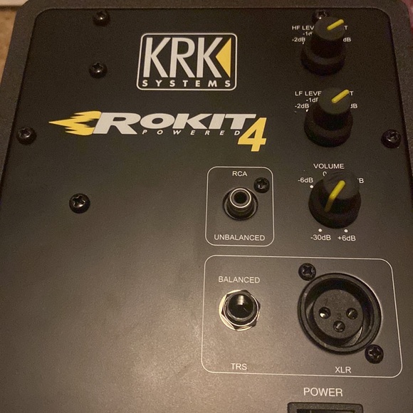 Pair of KRK ROKIT 4
2-way powered studio monitor with 4" woofer and 1" tweeter - Picture 13 of 14